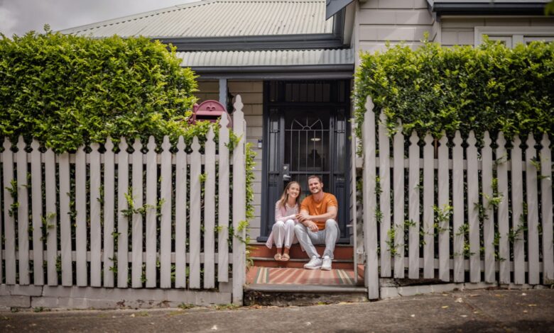 Millennials and Gen Z are gambling on a big mortgage-rate drop, using ARMs and refinancing. But that could be a ‘financial ticking time bomb’